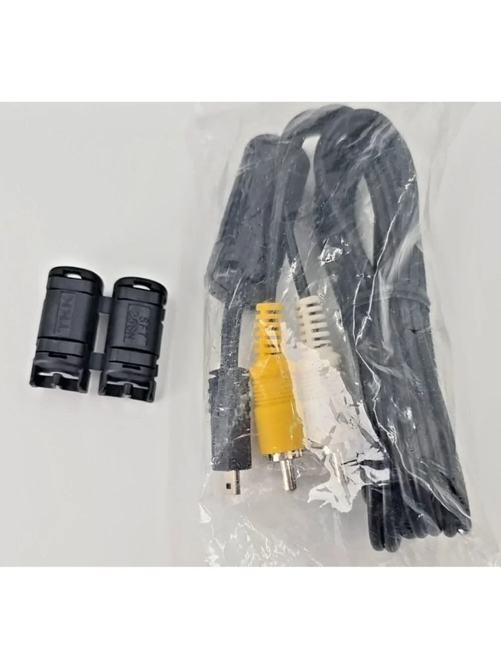 Nikon Coolpix 5200 Digital Camera 2 Batteries Charger Cords Original Box Works